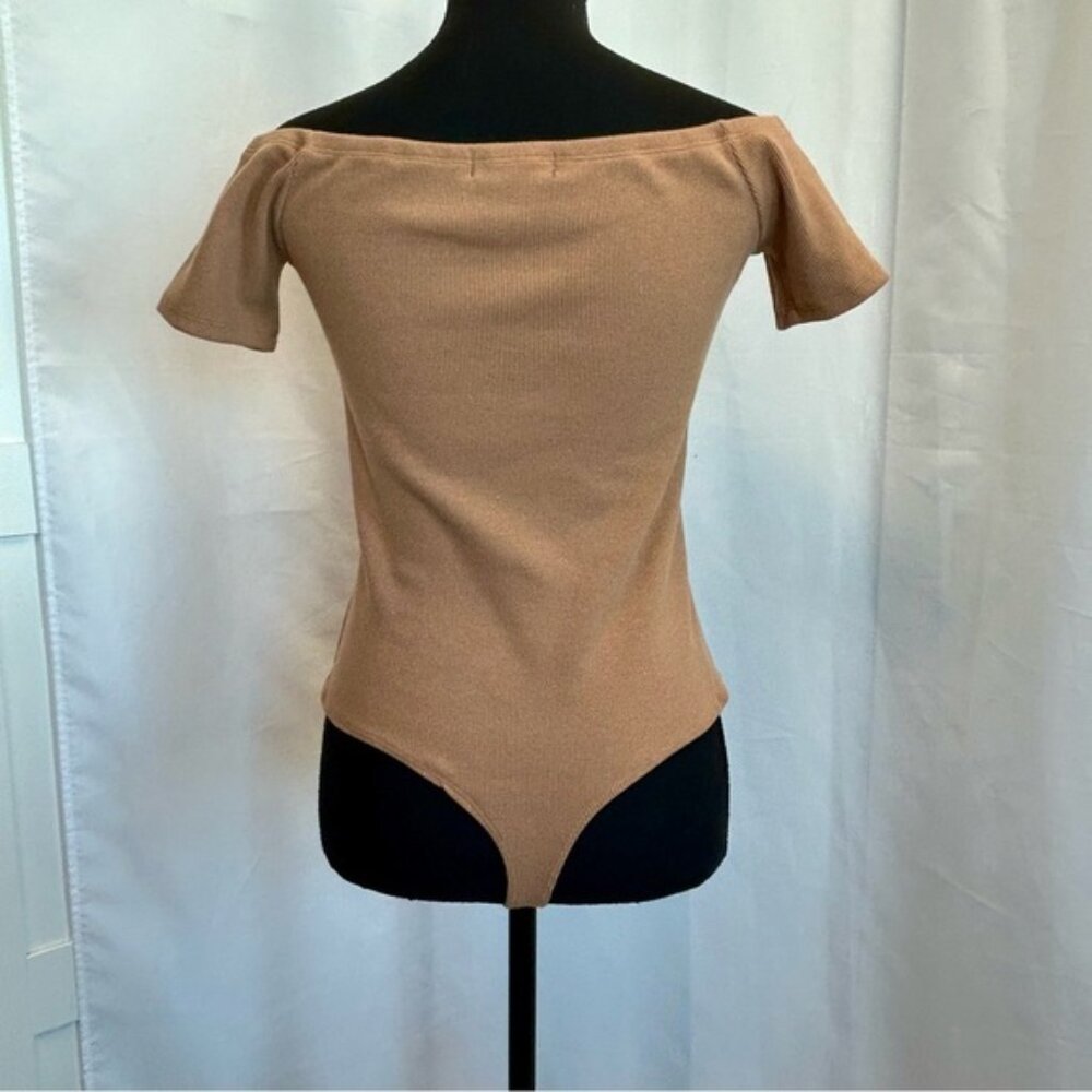 Streetwear Society tan brown ribbed short sleeve off the shoulder bodysuit Sz L - Picture 3 of 9